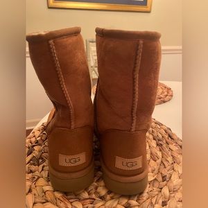 Uggs size 10 chestnut